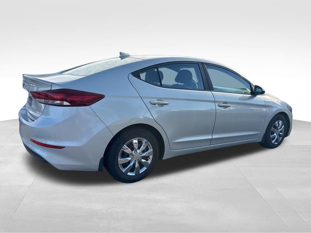 Used 2017 Hyundai Elantra SE image 14