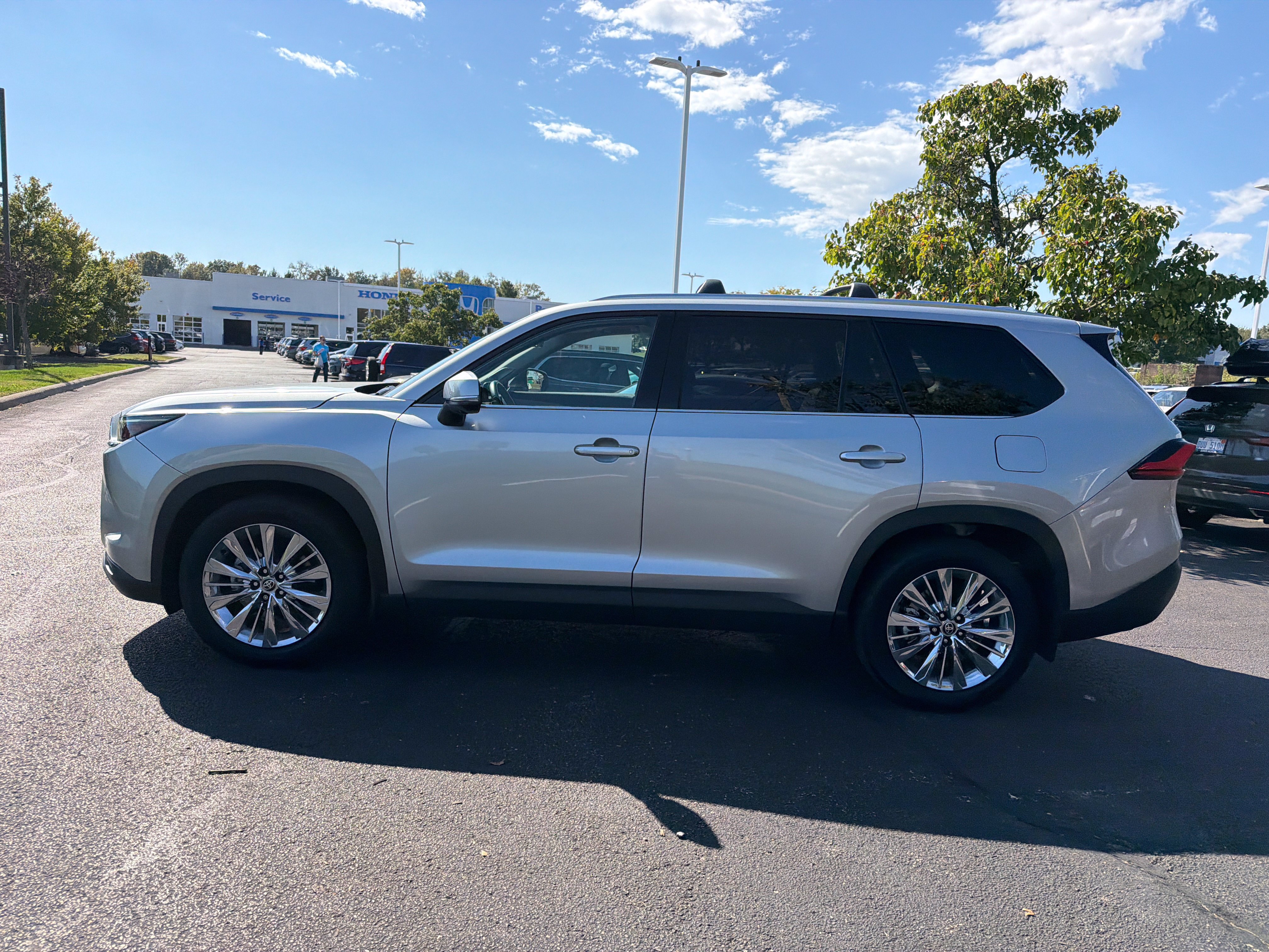 Used 2024 Toyota Grand Highlander AWD image 2