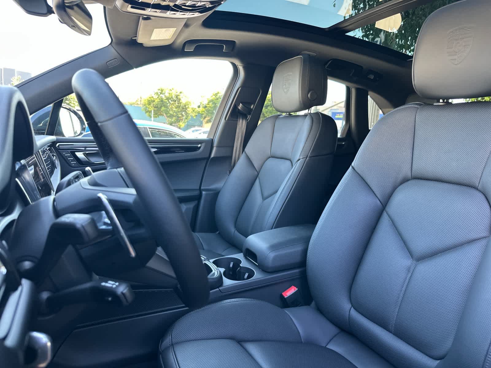 New 2026 Porsche Macan AWD/4WD image 5