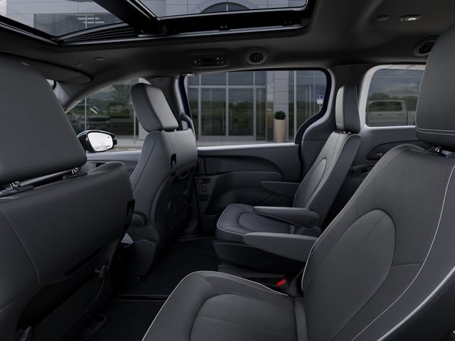 New 2027 Chrysler Pacifica Limited FWD image 30