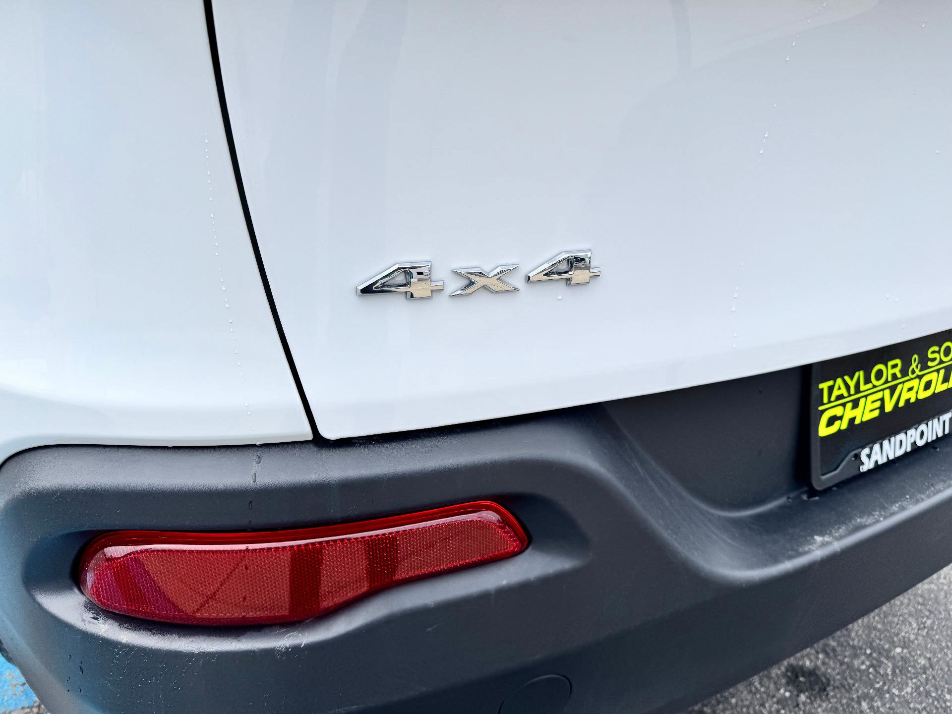 Used 2018 Jeep Cherokee Latitude w/ Cold Weather Group image 35