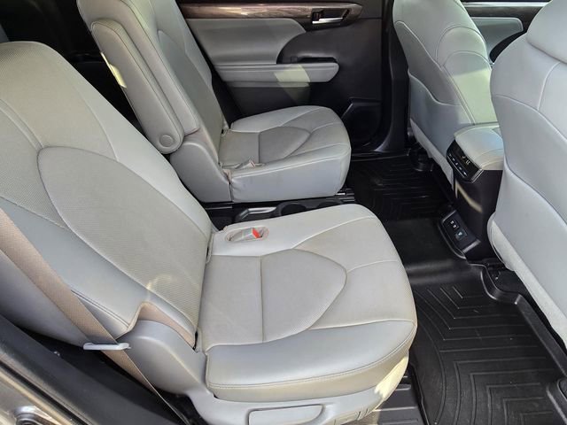 Used 2020 Toyota Highlander Limited image 33