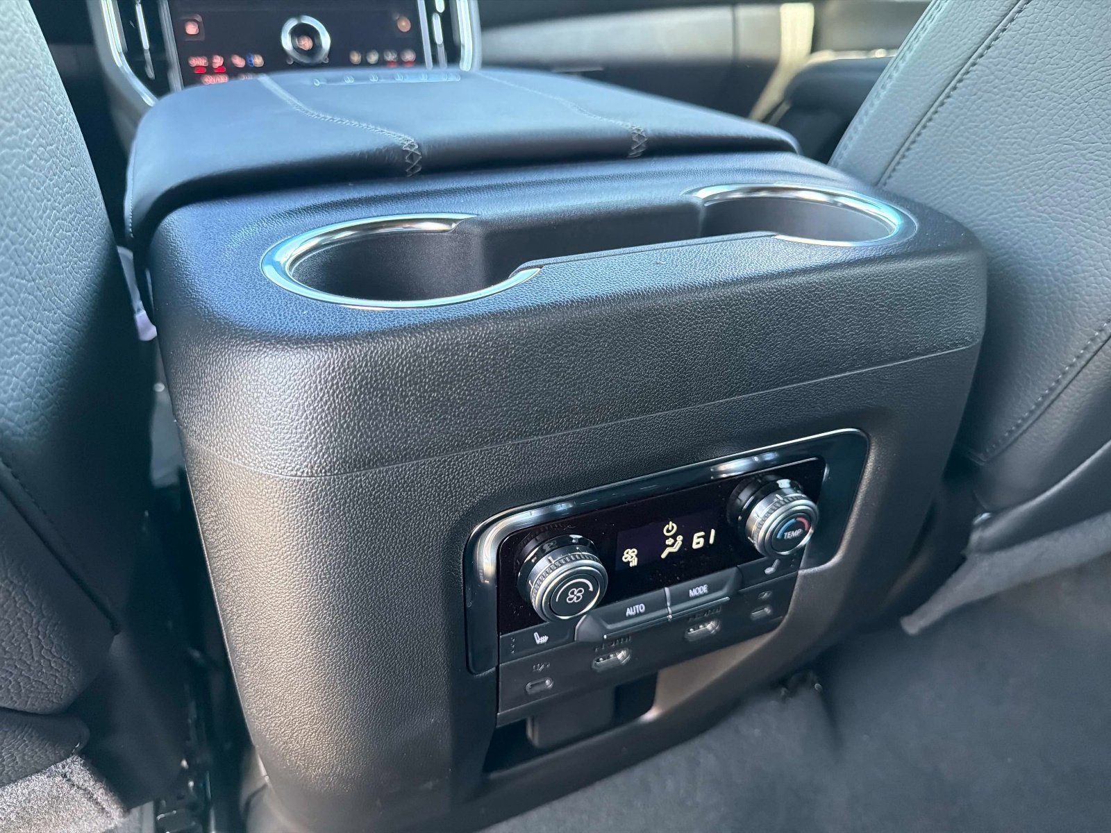 Used 2026 GMC Yukon Denali w/ Advanced Technology Package image 35