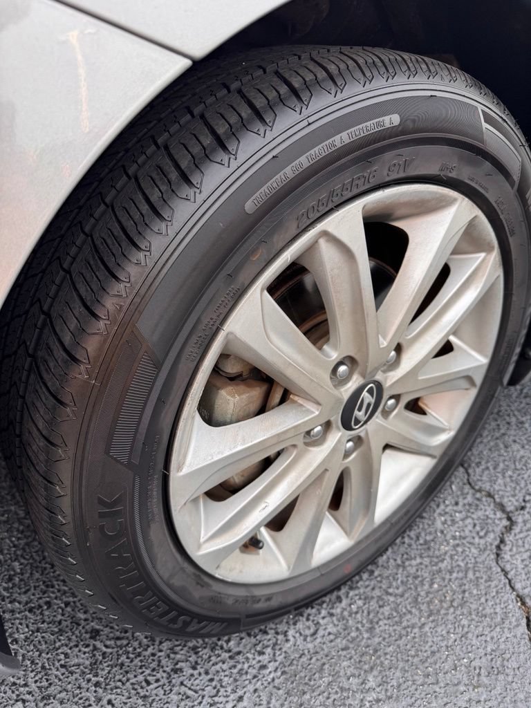 Used 2014 Hyundai Elantra SE w/ Option Group 02 FWD image 24