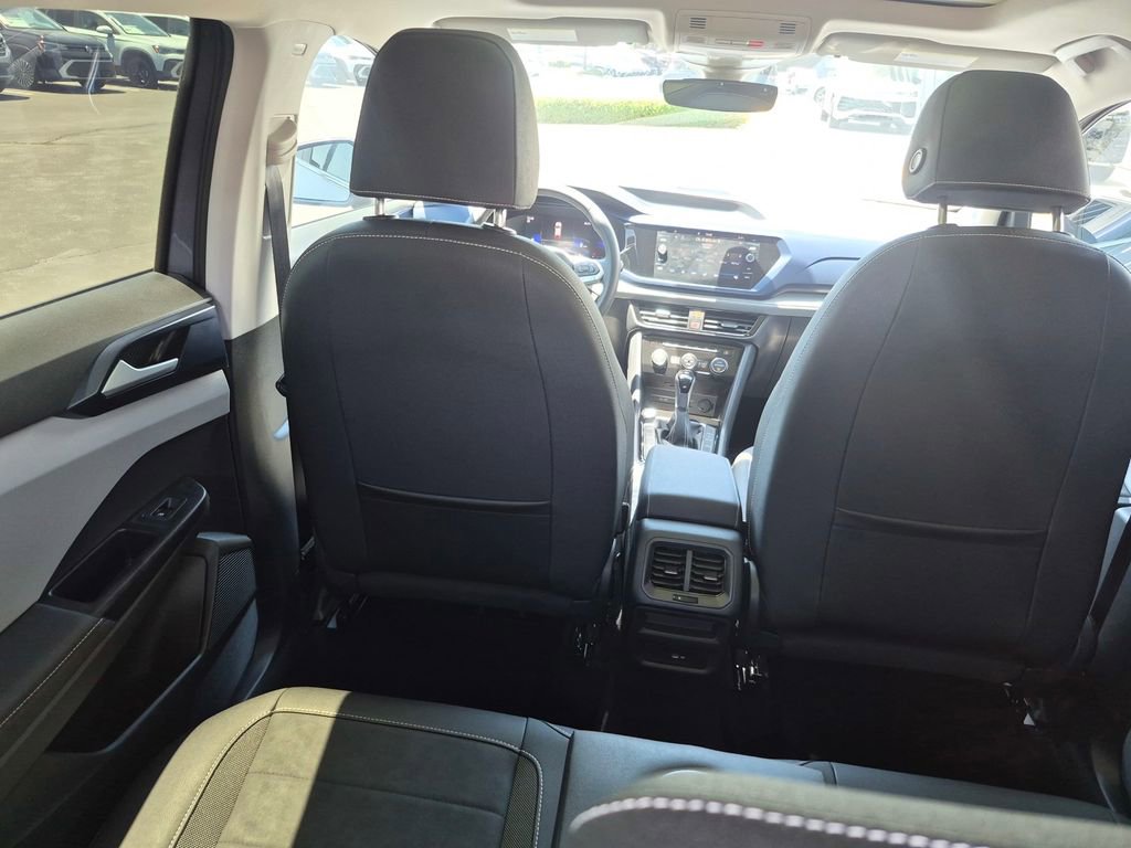 Certified 2024 Volkswagen Taos SE w/ Panoramic Sunroof Package FWD image 12