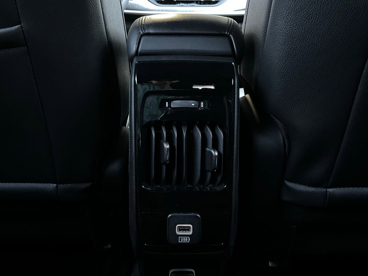 Used 2025 Jeep Compass Latitude image 12