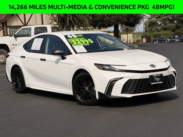 Used 2025 Toyota Camry SE FWD image 2