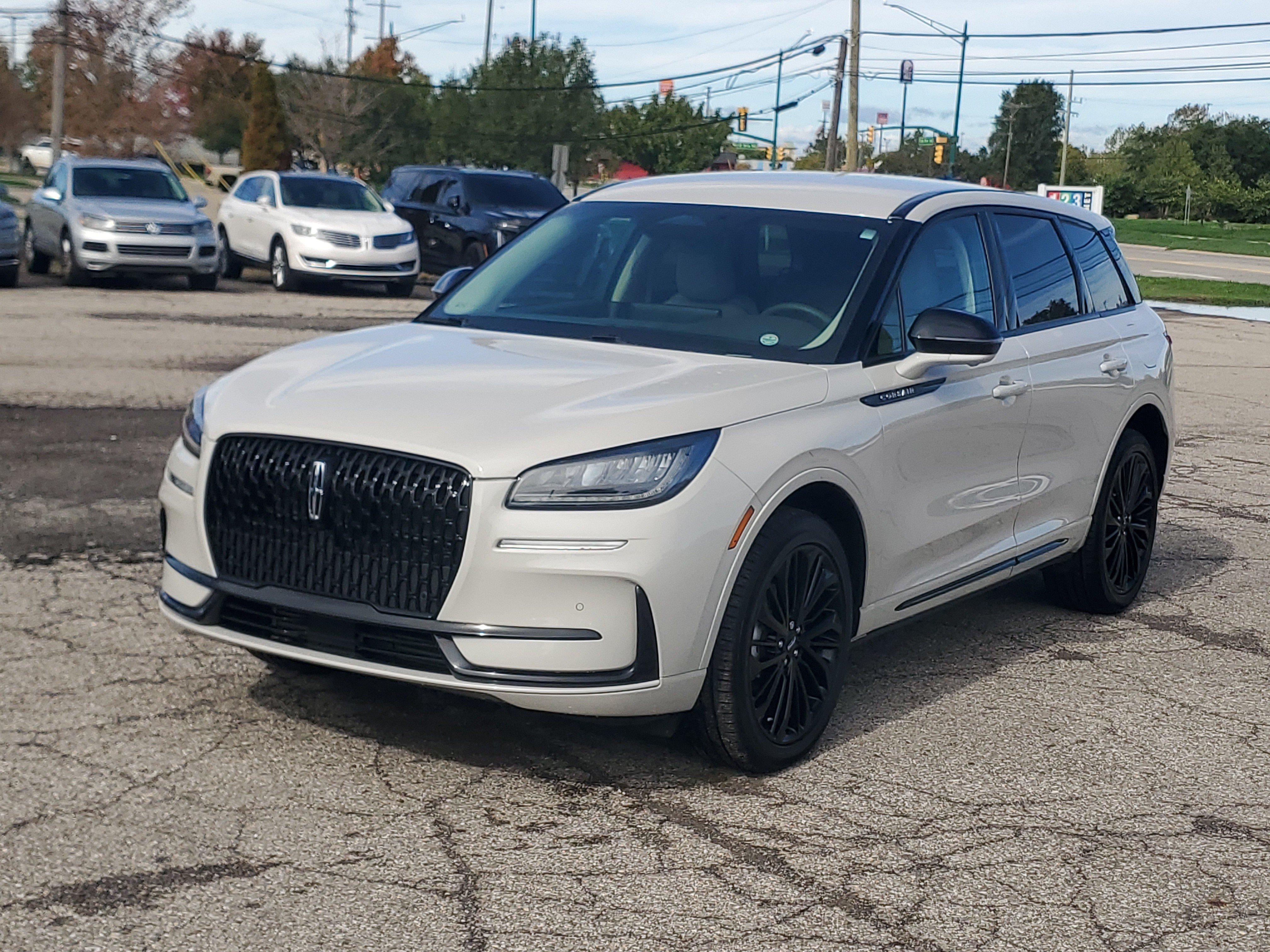 Certified 2024 Lincoln Corsair AWD w/ Equipment Group 101A image 3