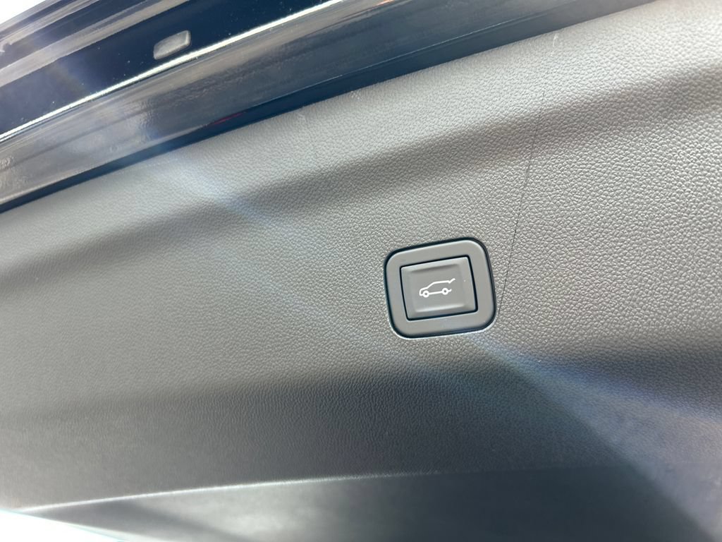 New 2026 GMC Yukon XL Denali w/ Advanced Technology Package AWD/4WD image 39