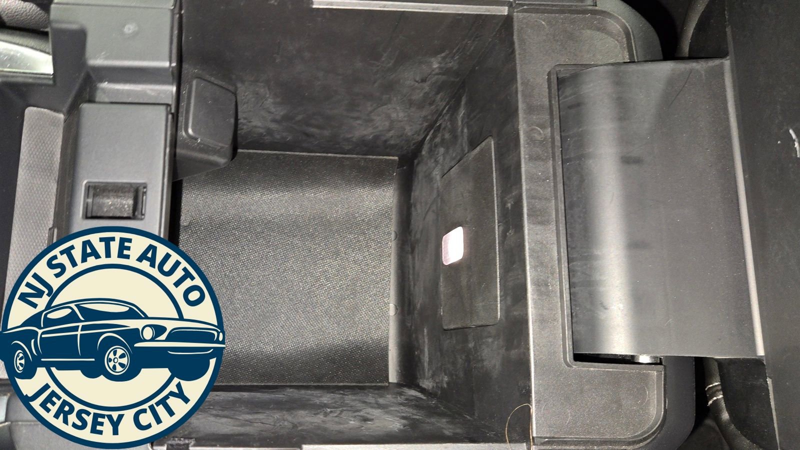 Used 2020 Ford Explorer XLT w/ Equipment Group 202A image 24