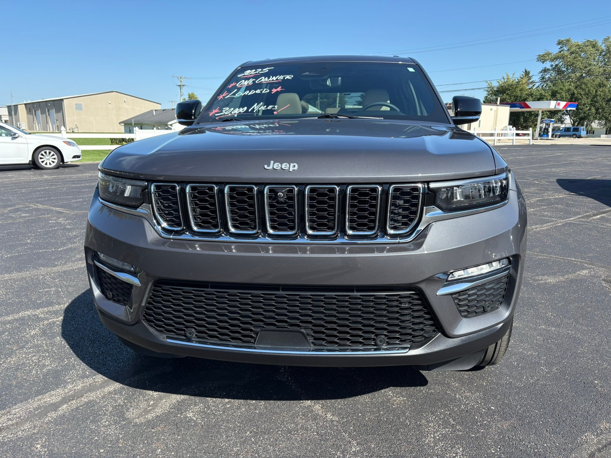 Used 2025 Jeep Grand Cherokee Limited w/ Luxury Tech Group II AWD/4WD image 3