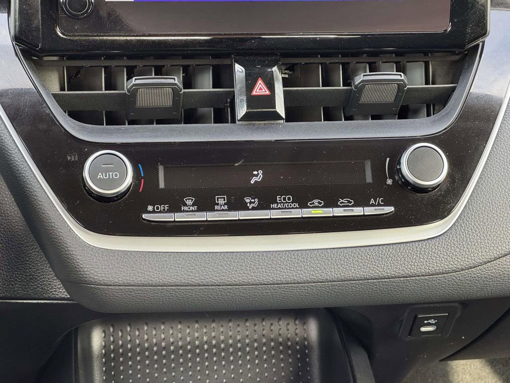 Certified 2025 Toyota Corolla LE image 5