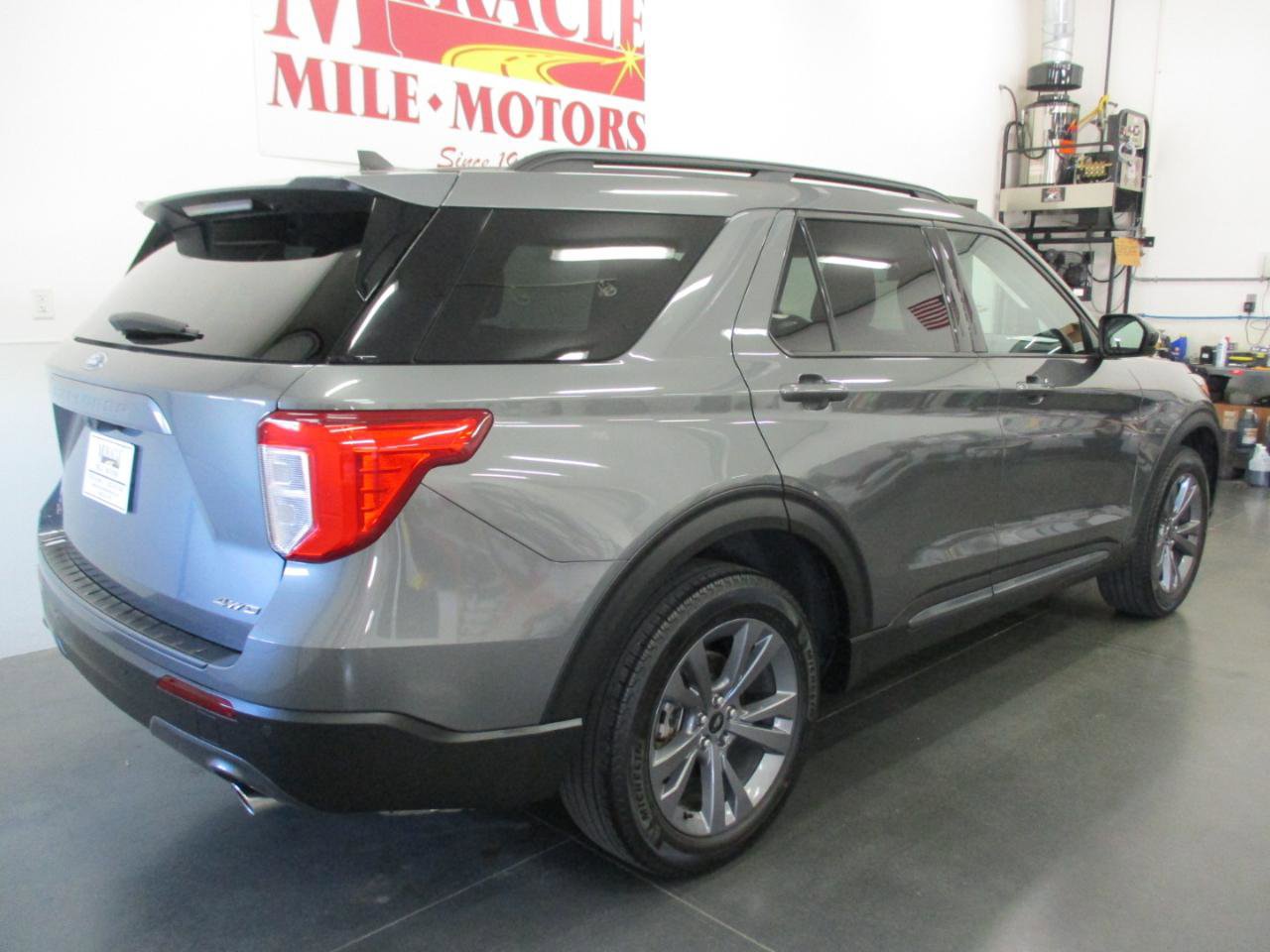 Used 2023 Ford Explorer XLT w/ Equipment Group 202A image 7