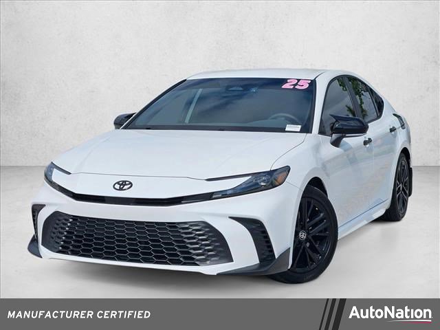 Used 2025 Toyota Camry SE FWD image 1