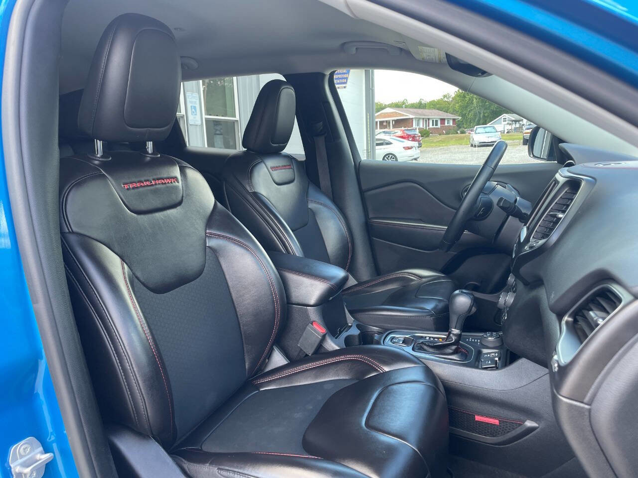 Used 2019 Jeep Cherokee Trailhawk w/ Cold Weather Group image 12