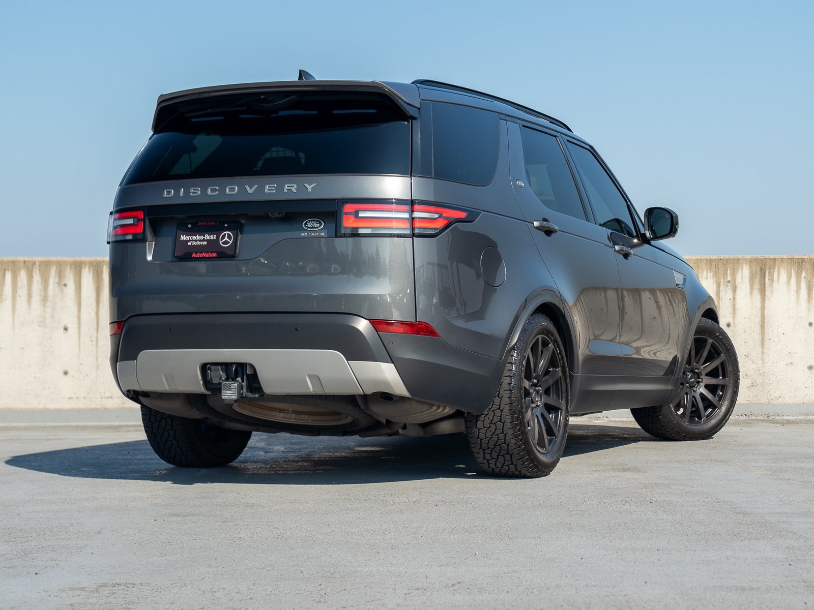 Used 2018 Land Rover Discovery HSE AWD/4WD image 4