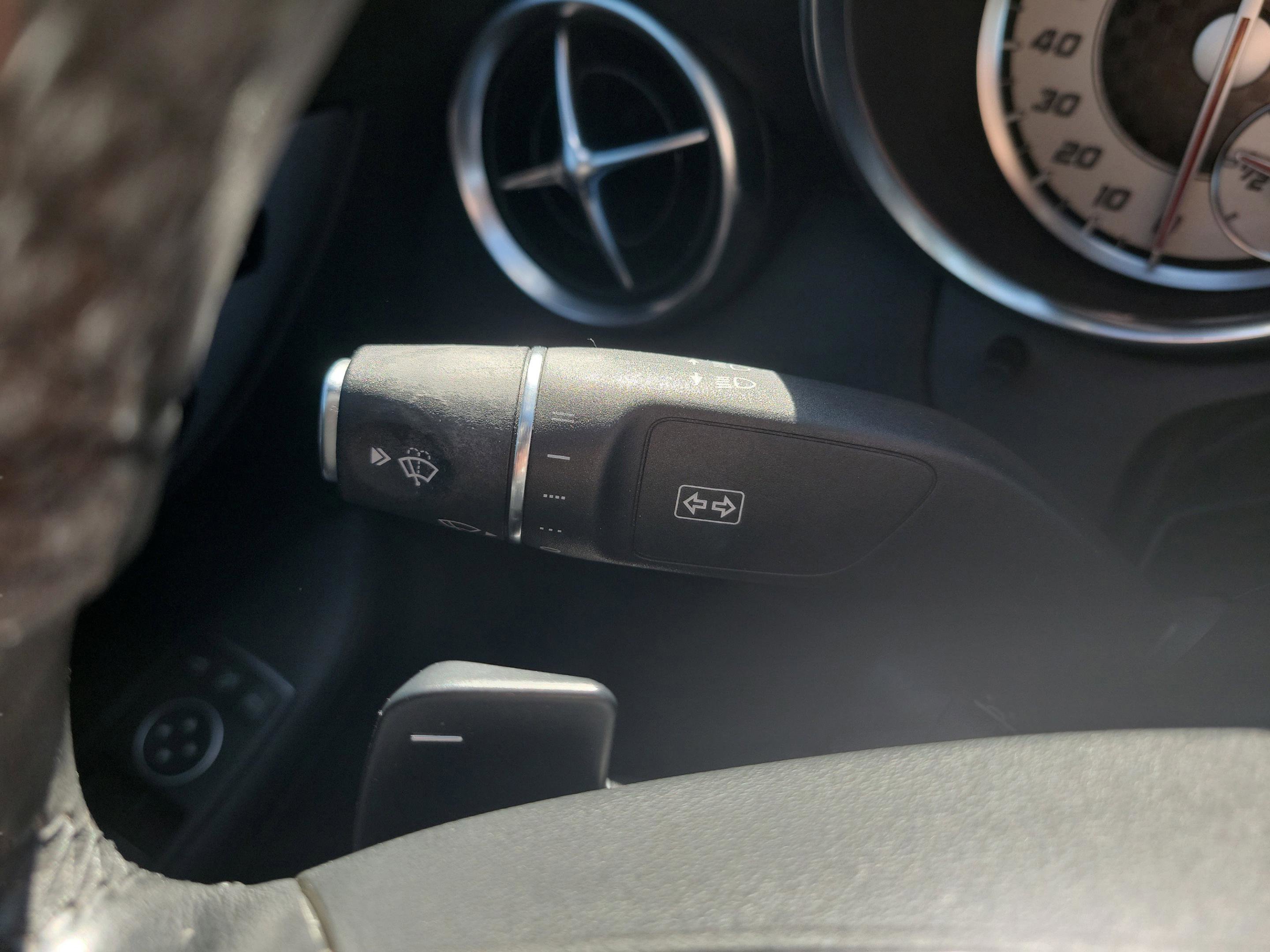 Used 2015 Mercedes-Benz SLK 250 image 18