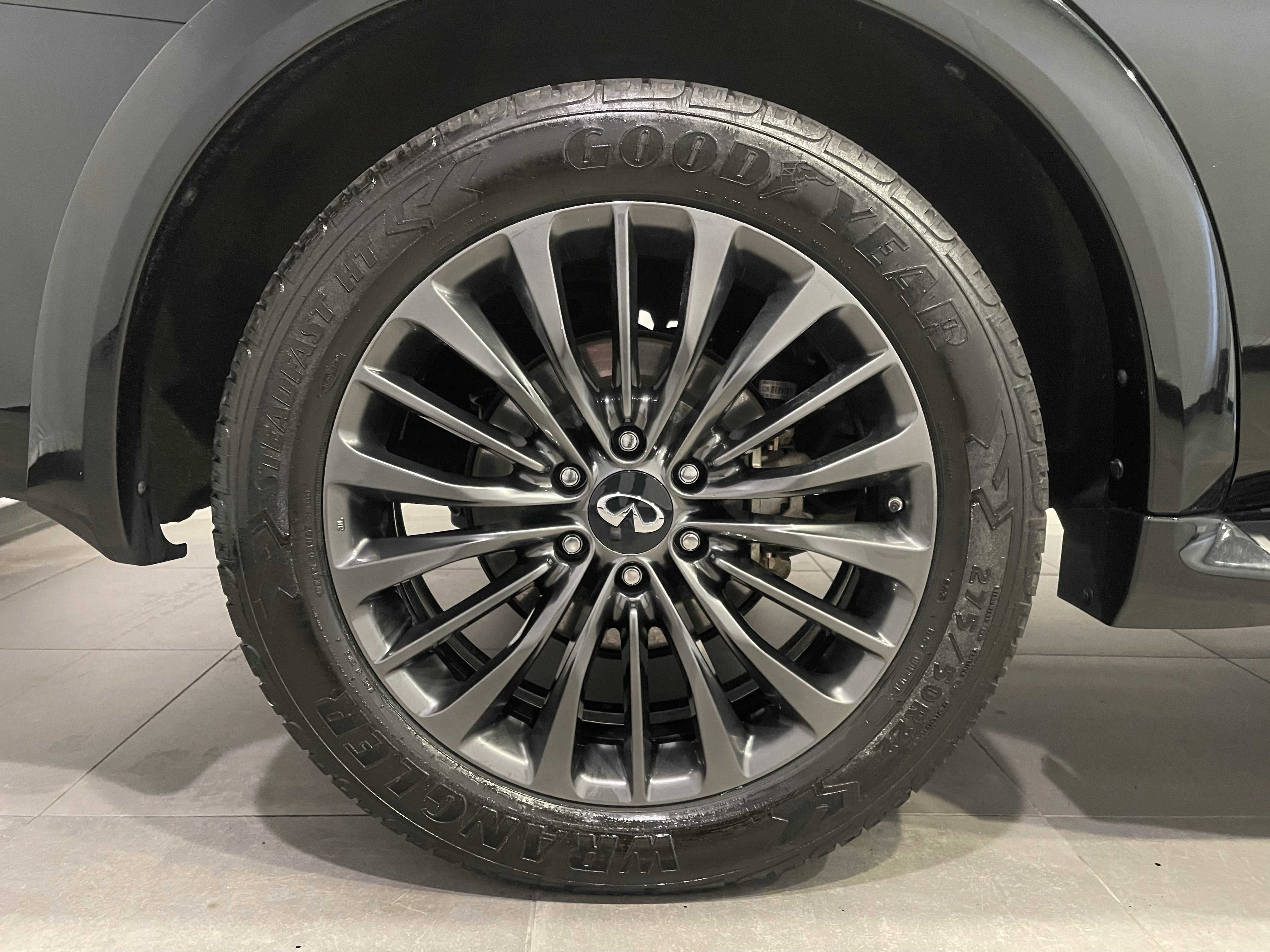 Used 2023 INFINITI QX80 Sensory w/ Cargo Package AWD/4WD image 10