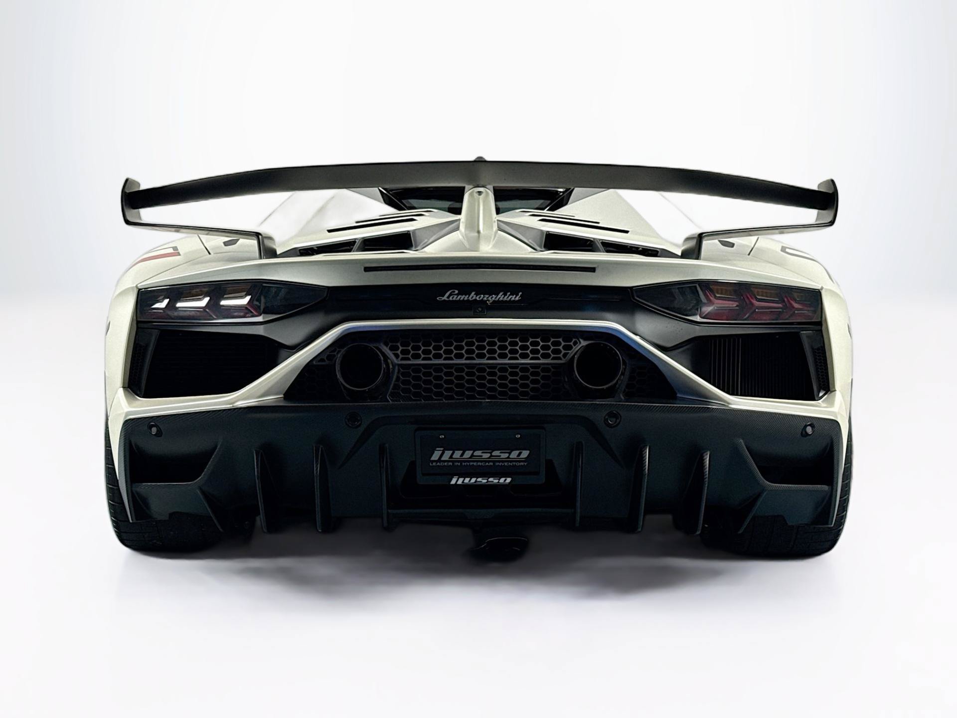 Used 2020 Lamborghini Aventador SVJ AWD/4WD image 13