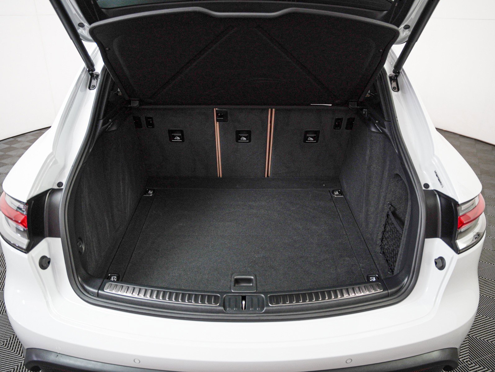 Certified 2025 Porsche Macan S image 26