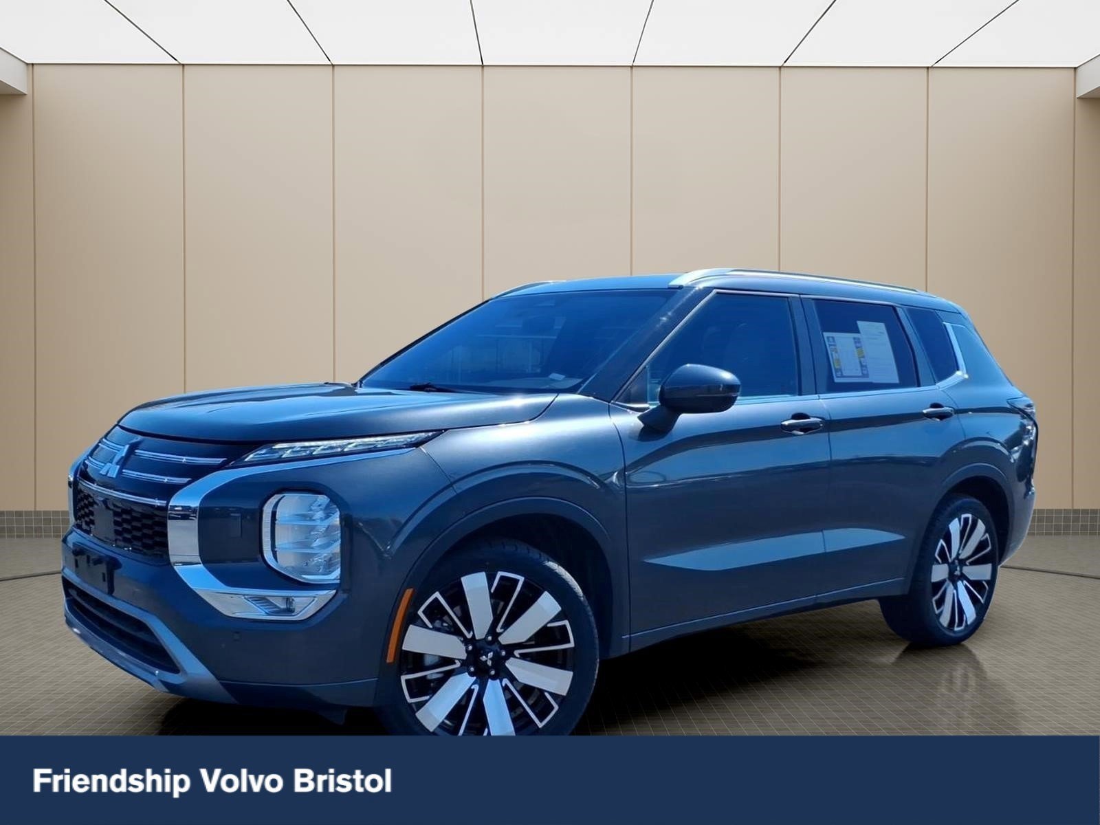 Used 2025 Mitsubishi Outlander SEL image 1