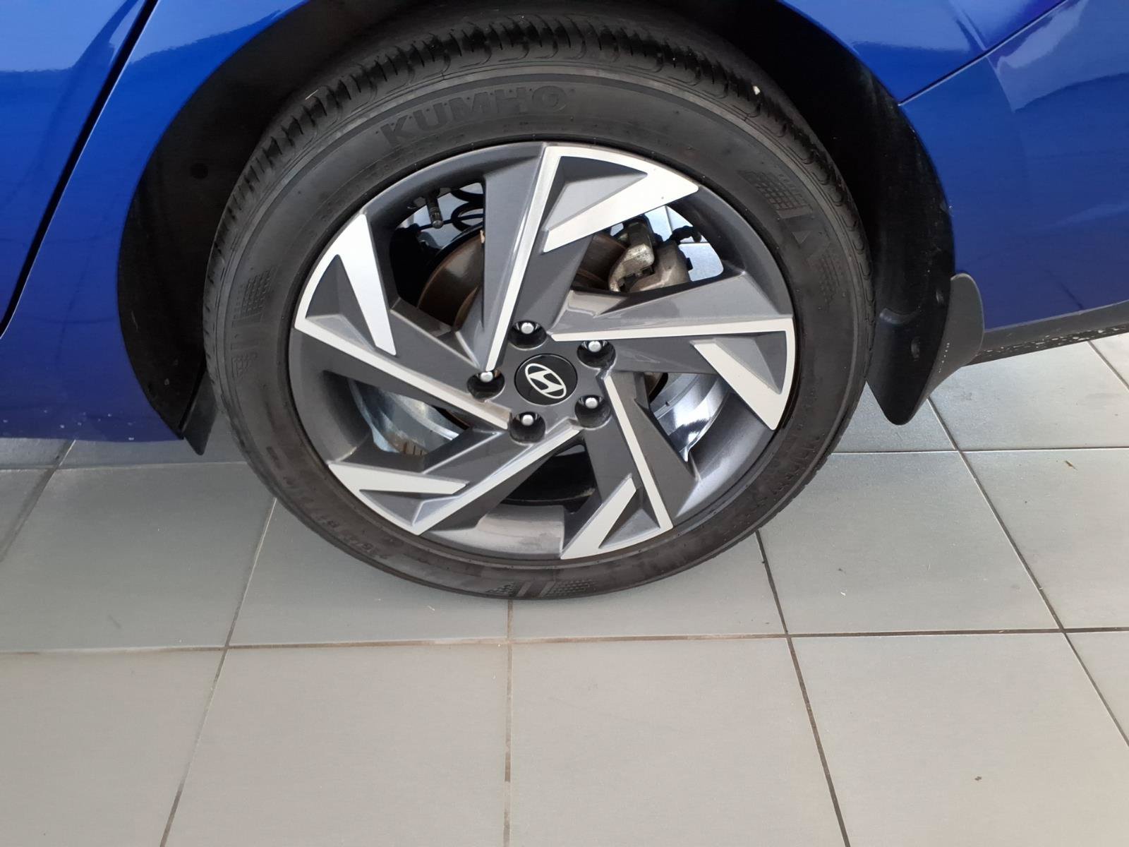 Certified 2025 Hyundai Elantra Sport FWD image 16