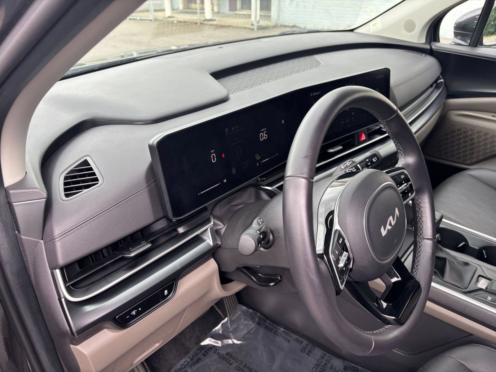Used 2026 Kia Carnival FWD image 37