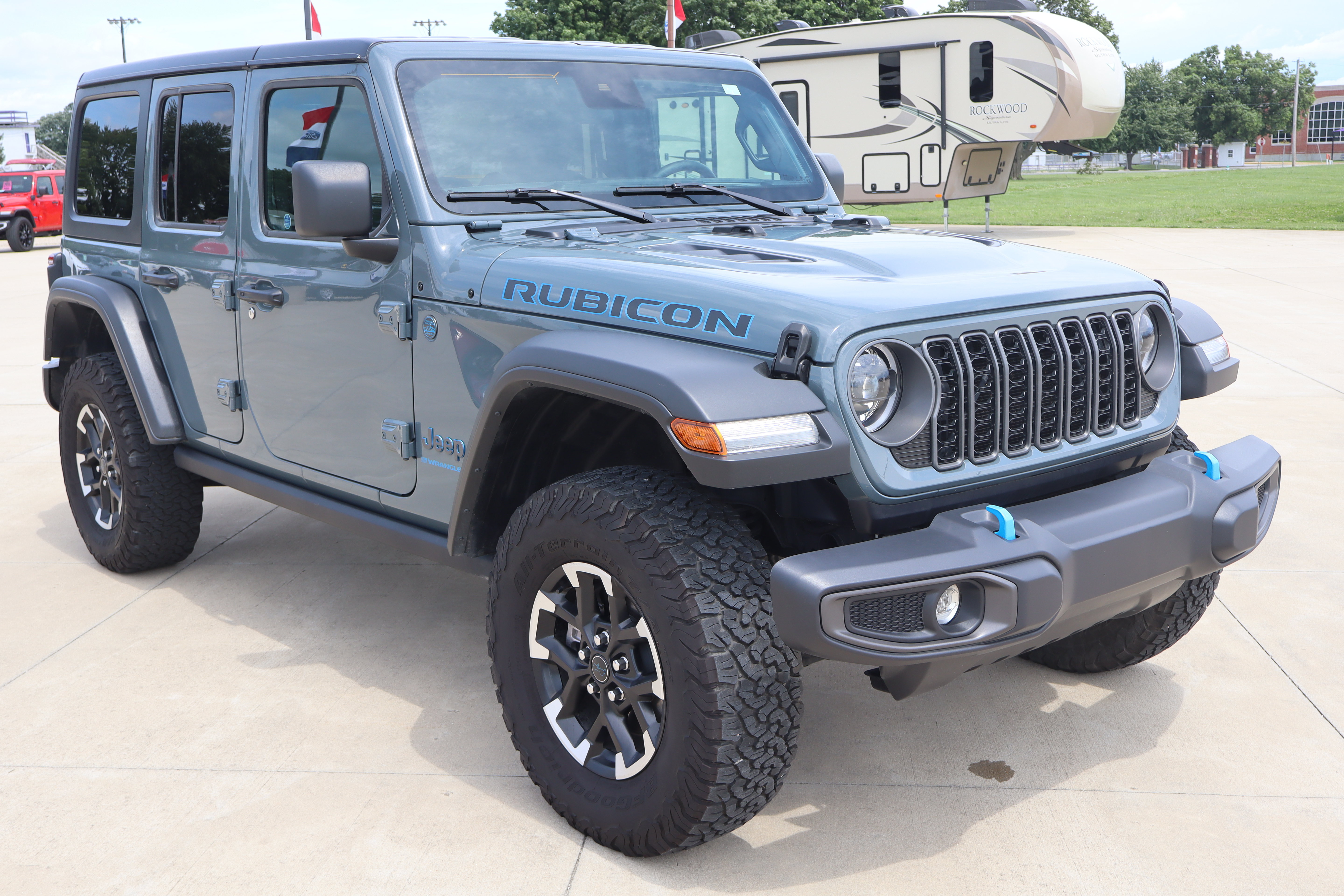 Used 2025 Jeep Wrangler Unlimited Rubicon 4xe w/ Safety Group AWD/4WD image 3