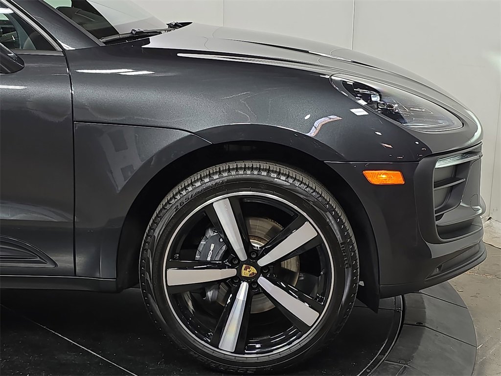 Used 2025 Porsche Macan image 11