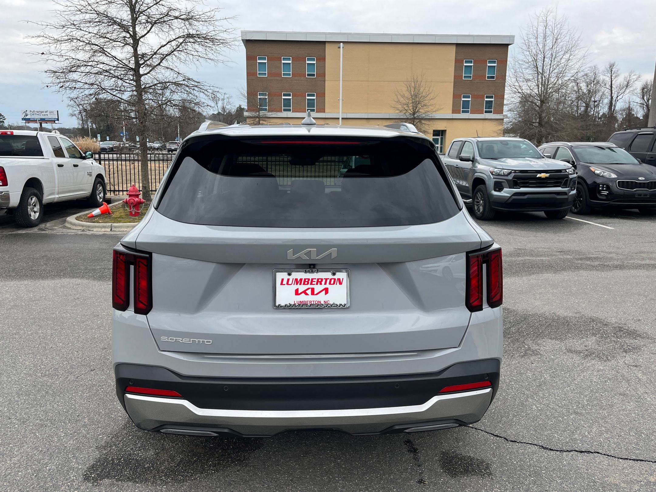 Used 2025 Kia Sorento S image 16