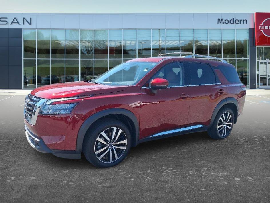 Used 2025 Nissan Pathfinder Platinum w/ Cargo Package FWD image 1