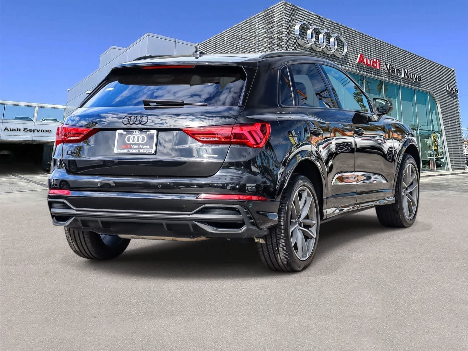 Used 2024 Audi Q3 2.0T Premium w/ Black Optic Sport Package AWD/4WD image 4