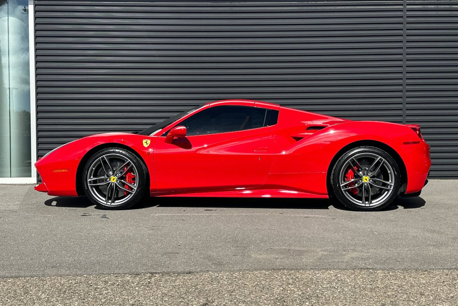 Used 2017 Ferrari 488 Spider RWD image 2