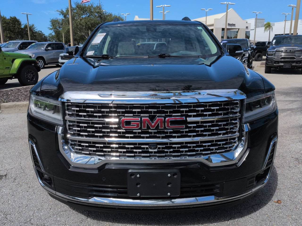 Used 2020 GMC Acadia Denali w/ Denali Ultimate Package AWD/4WD image 3