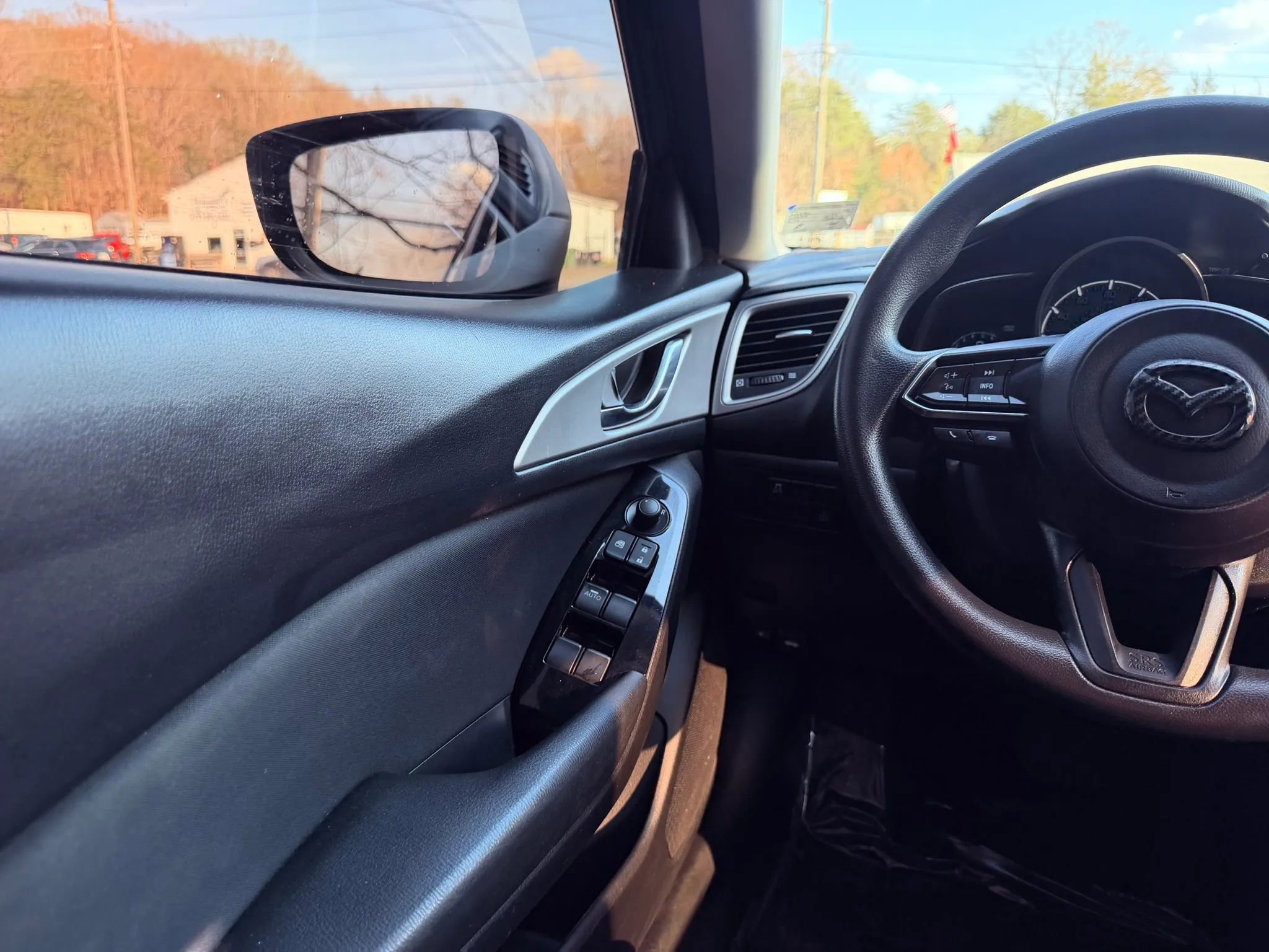 Used 2017 MAZDA MAZDA3 Sport image 31