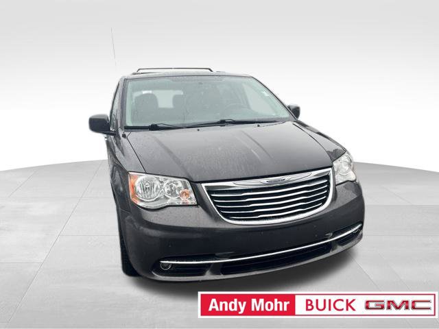 Used 2016 Chrysler Town & Country Touring w/ Driver Convenience Group FWD image 4