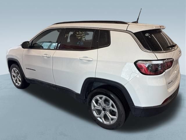 Used 2025 Jeep Compass Latitude AWD/4WD image 8