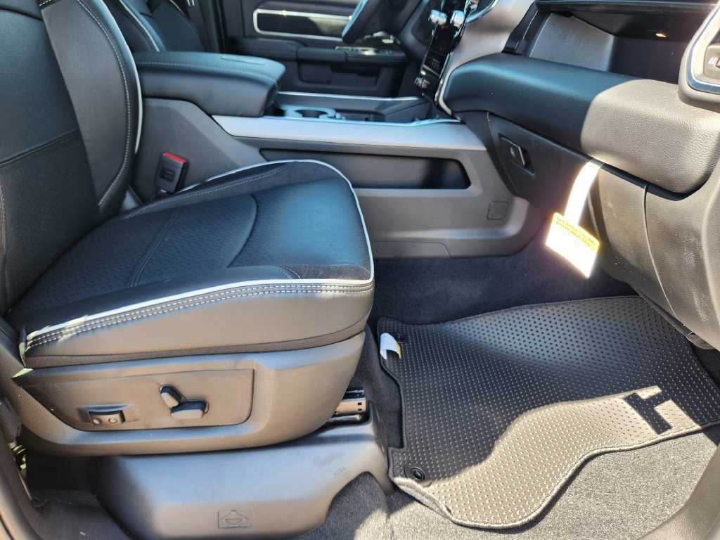 New 2026 RAM 2500 Laramie AWD/4WD image 15