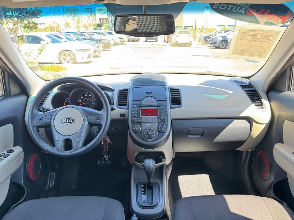 Used 2010 Kia Soul ! FWD image 13