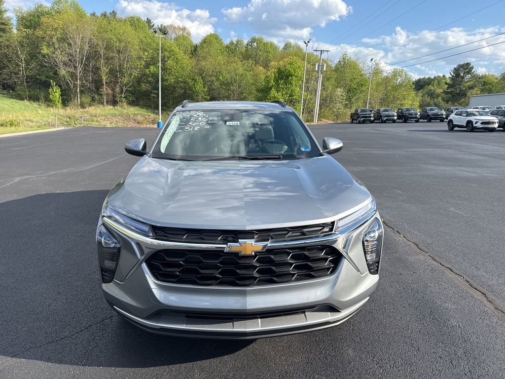 New 2026 Chevrolet Trax LT FWD image 2