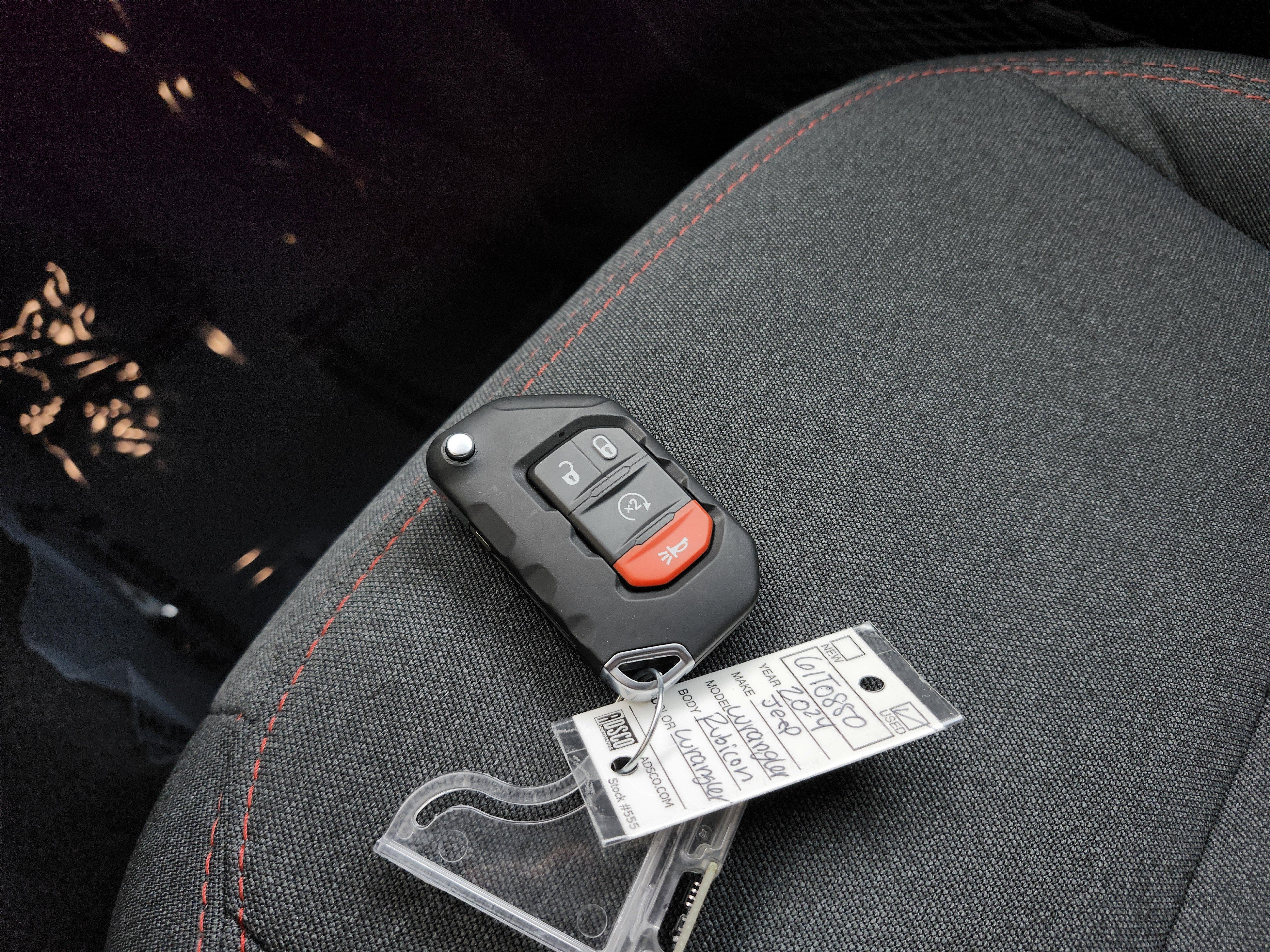 Used 2024 Jeep Wrangler Rubicon w/ Convenience Group image 15