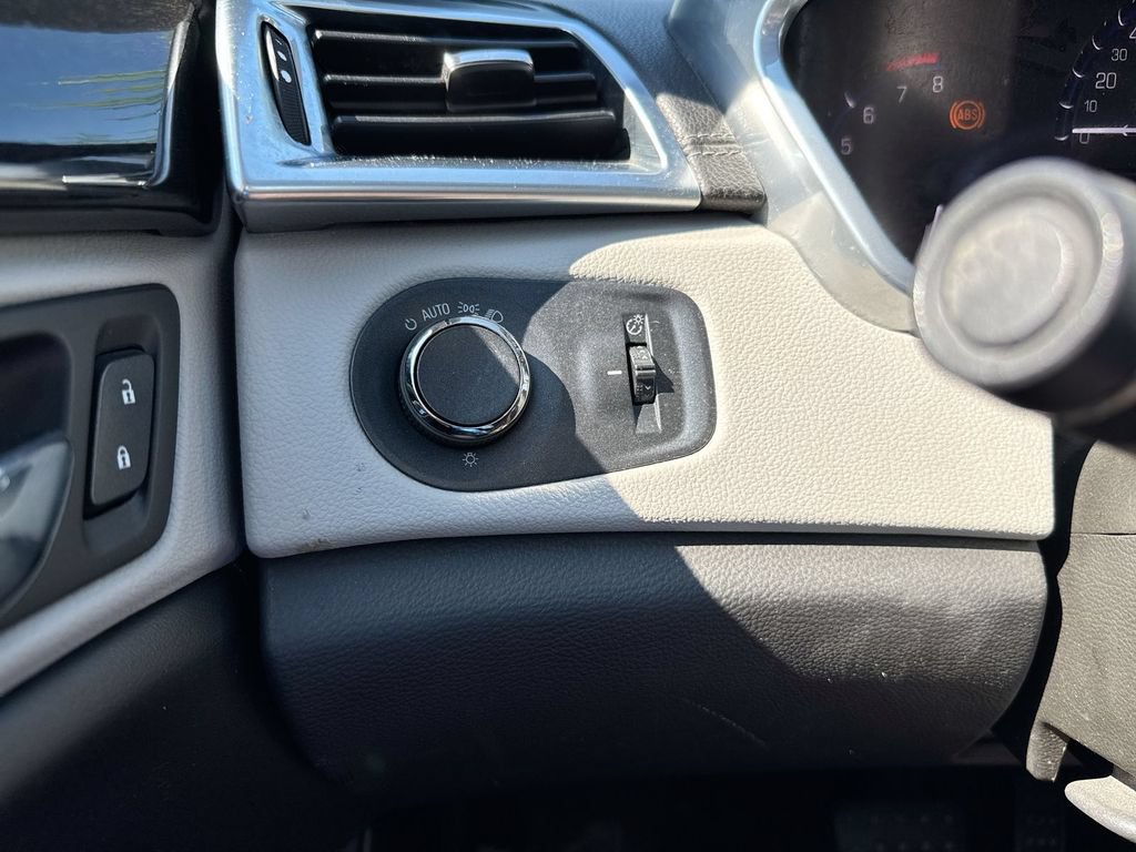 Used 2013 Cadillac SRX Luxury w/ Driver Awareness Package FWD image 18