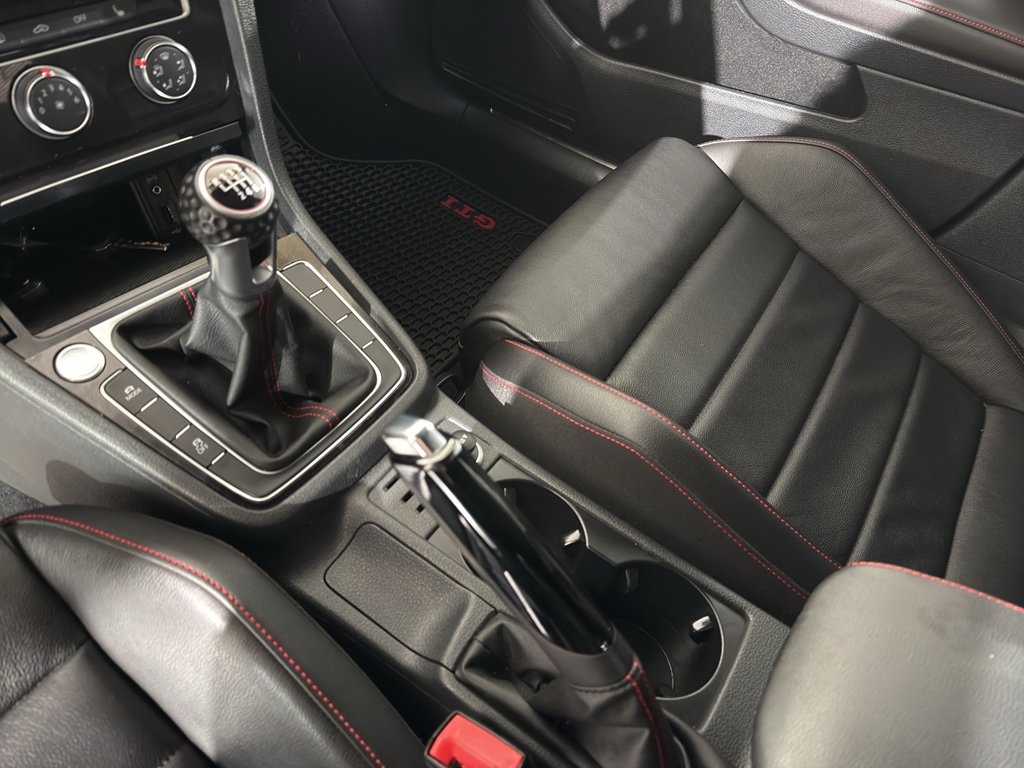 Used 2016 Volkswagen GTI SE image 18
