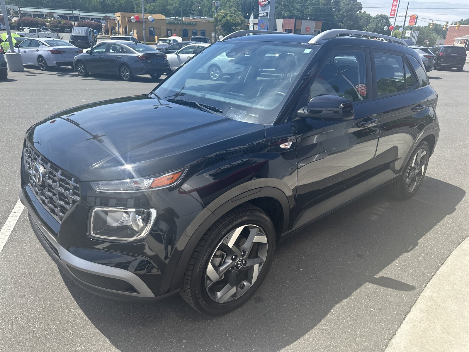 Used 2025 Hyundai Venue SEL FWD image 4