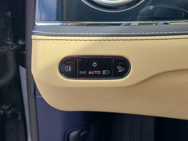 Used 2021 Bentley Flying Spur V8 image 27