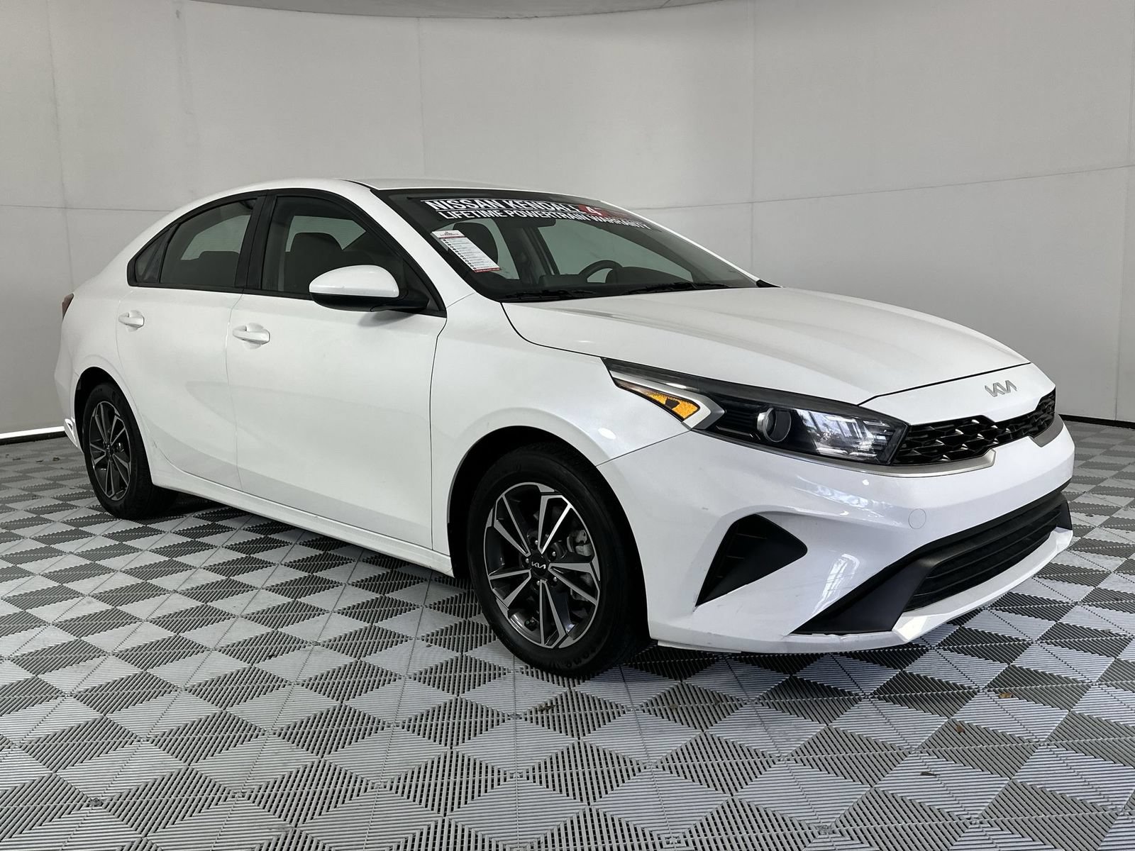 Used 2023 Kia Forte LXS FWD image 2