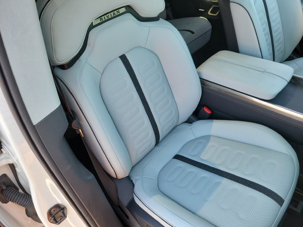 Used 2024 Rivian R1T Adventure Dual AWD/4WD image 17