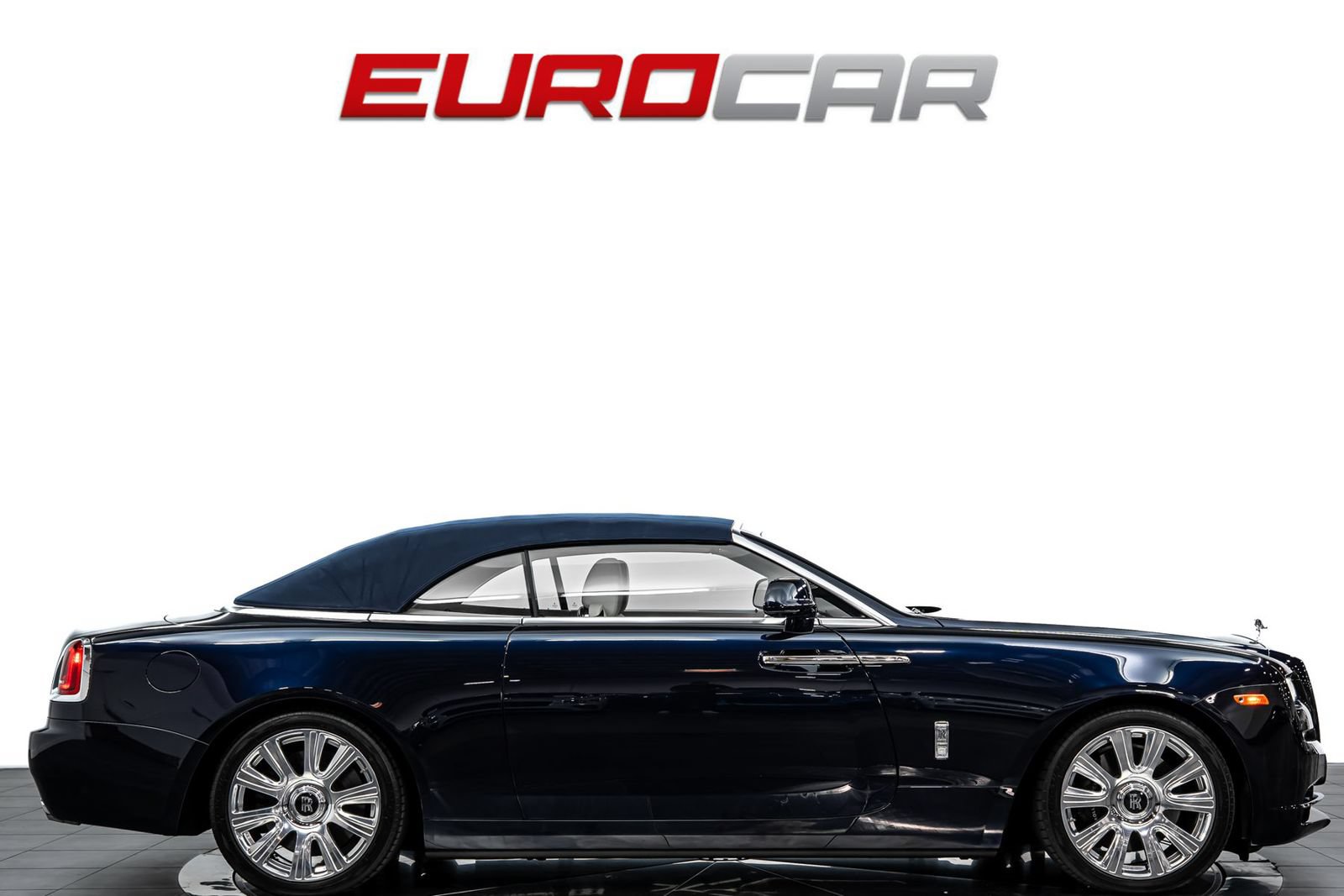 Used 2017 Rolls-Royce Dawn RWD image 7