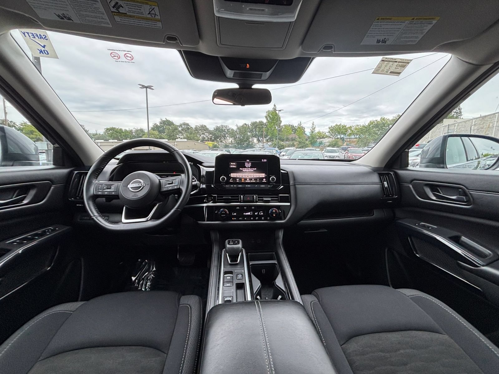 Used 2025 Nissan Pathfinder SV FWD image 36