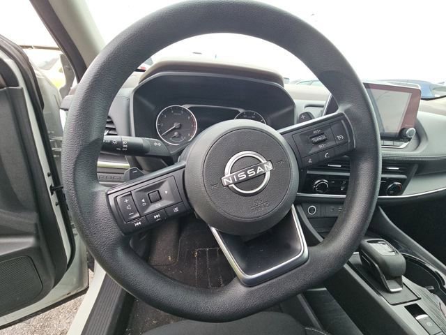 Used 2023 Nissan Rogue S image 12